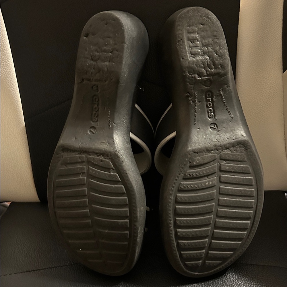 Crocs Madeira Slip On Black Gray Sandals - Picture 6 of 8